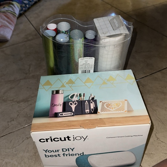 Cricut Joy Cutting Machine bundle! - Picture 7 of 7